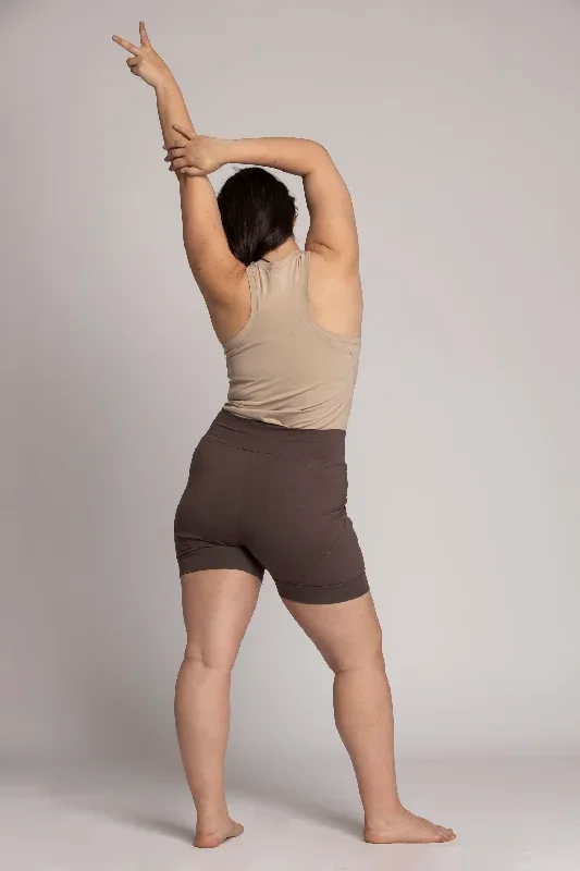 slouchy-yoga-shorts-pecan